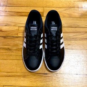 Brand New Black/White Striped Adidas Cloudform Sneakers in Size 8.5